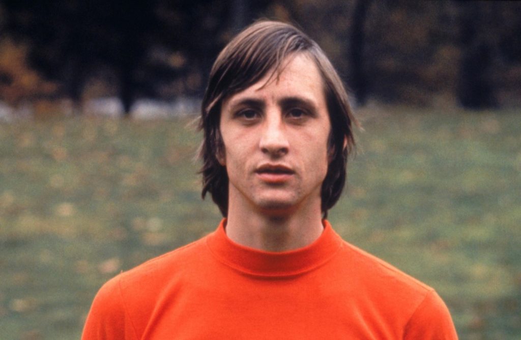 How to Master the Cruyff Turn in 2021? Johan Cruyff Turn Guide